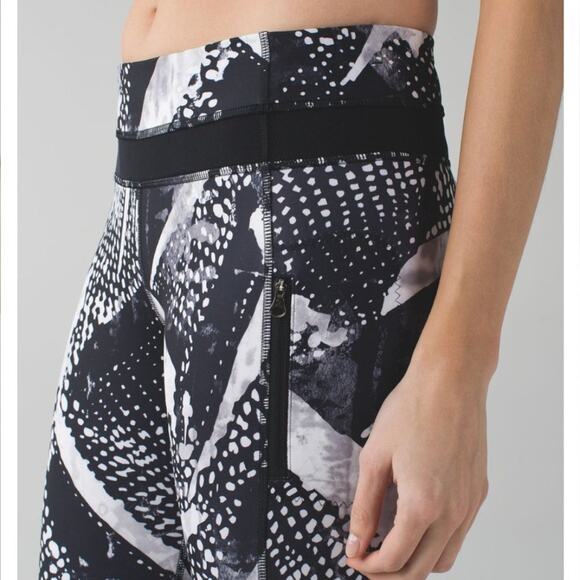 Lululemon Inspire Tight II (Mesh) Leggings in Static Mist White Black - Picture 2 of 9